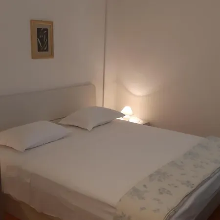 Runac * Stari Grad (Hvar)