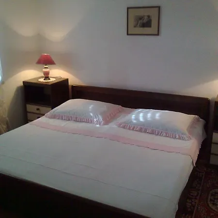 Runac * Stari Grad (Hvar)